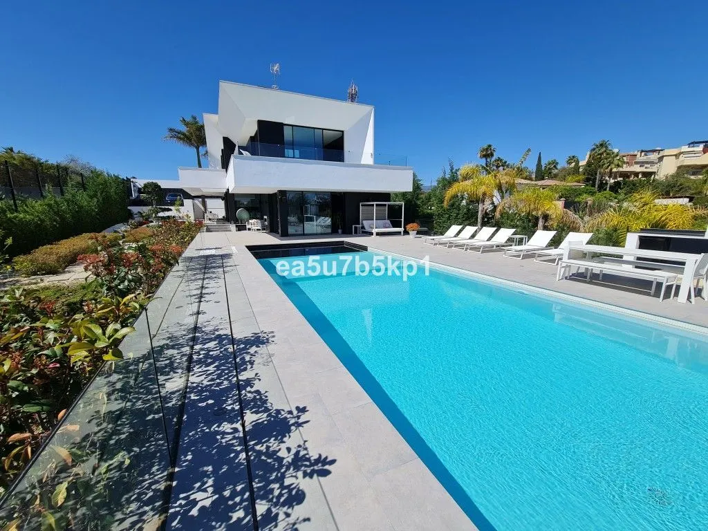 Detached Villa – New Golden Mile