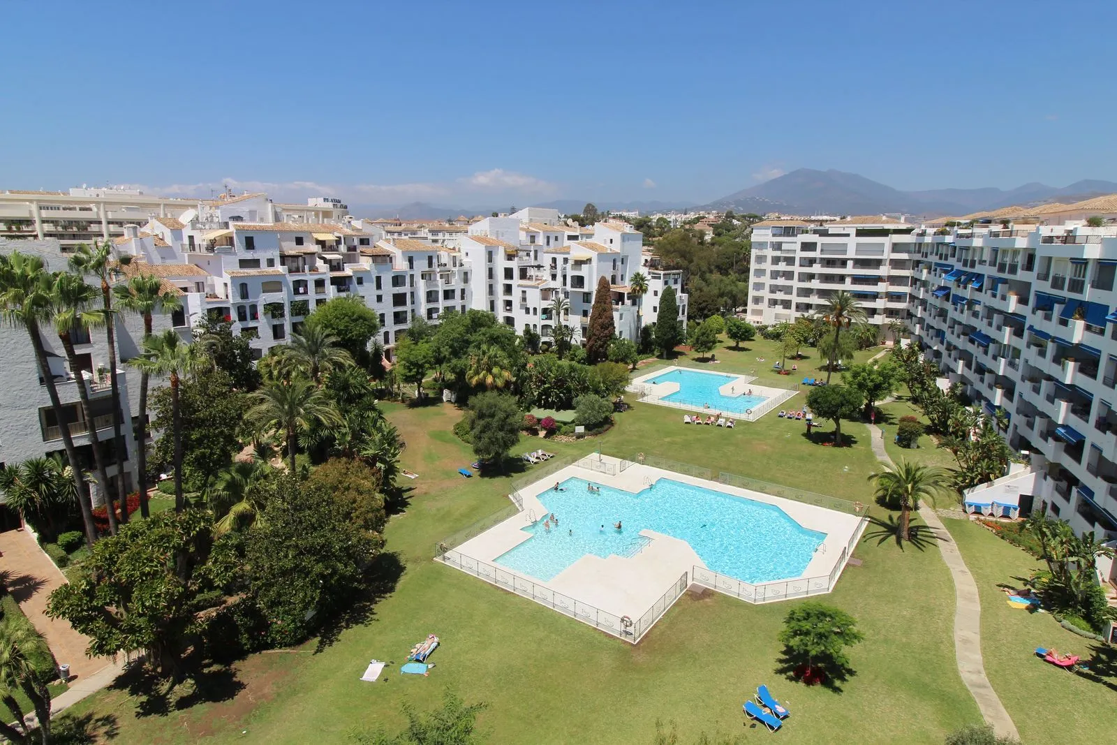 Middle Floor Apartment – Puerto Banús