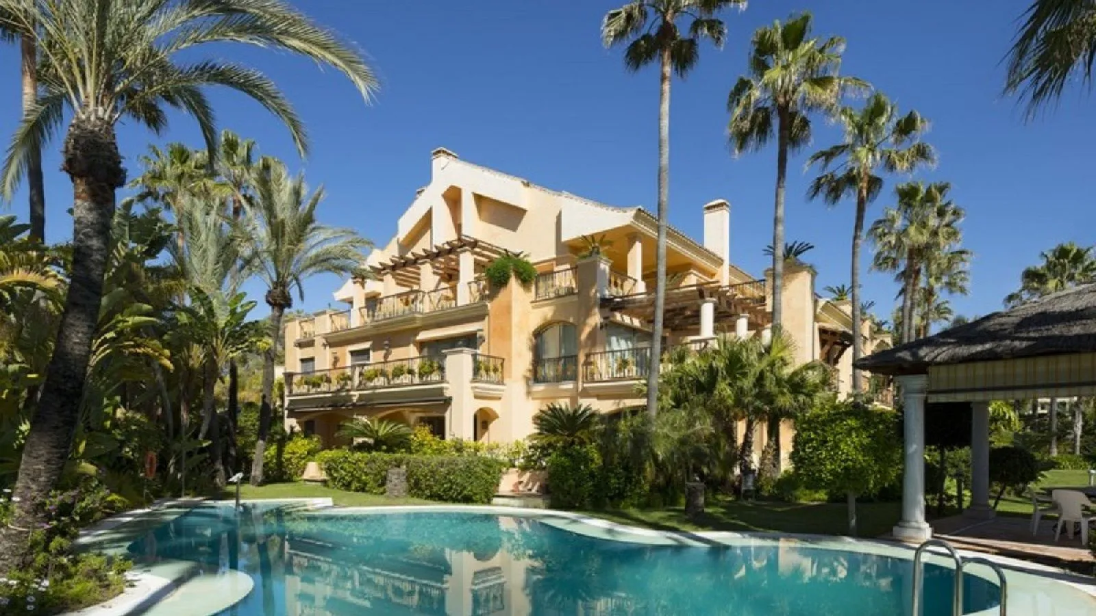 Middle Floor Apartment – Puerto Banús