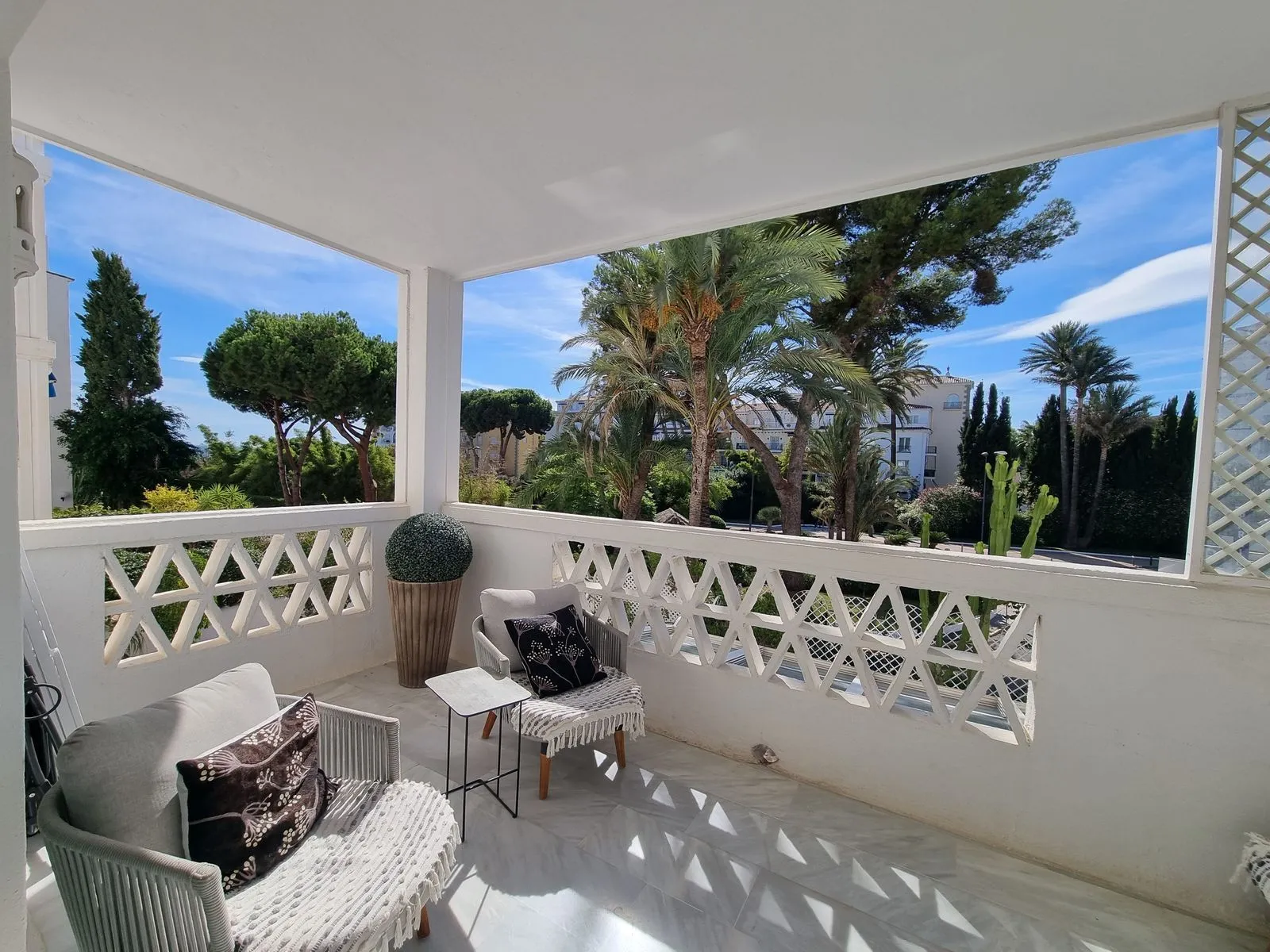 Middle Floor Apartment – Puerto Banús