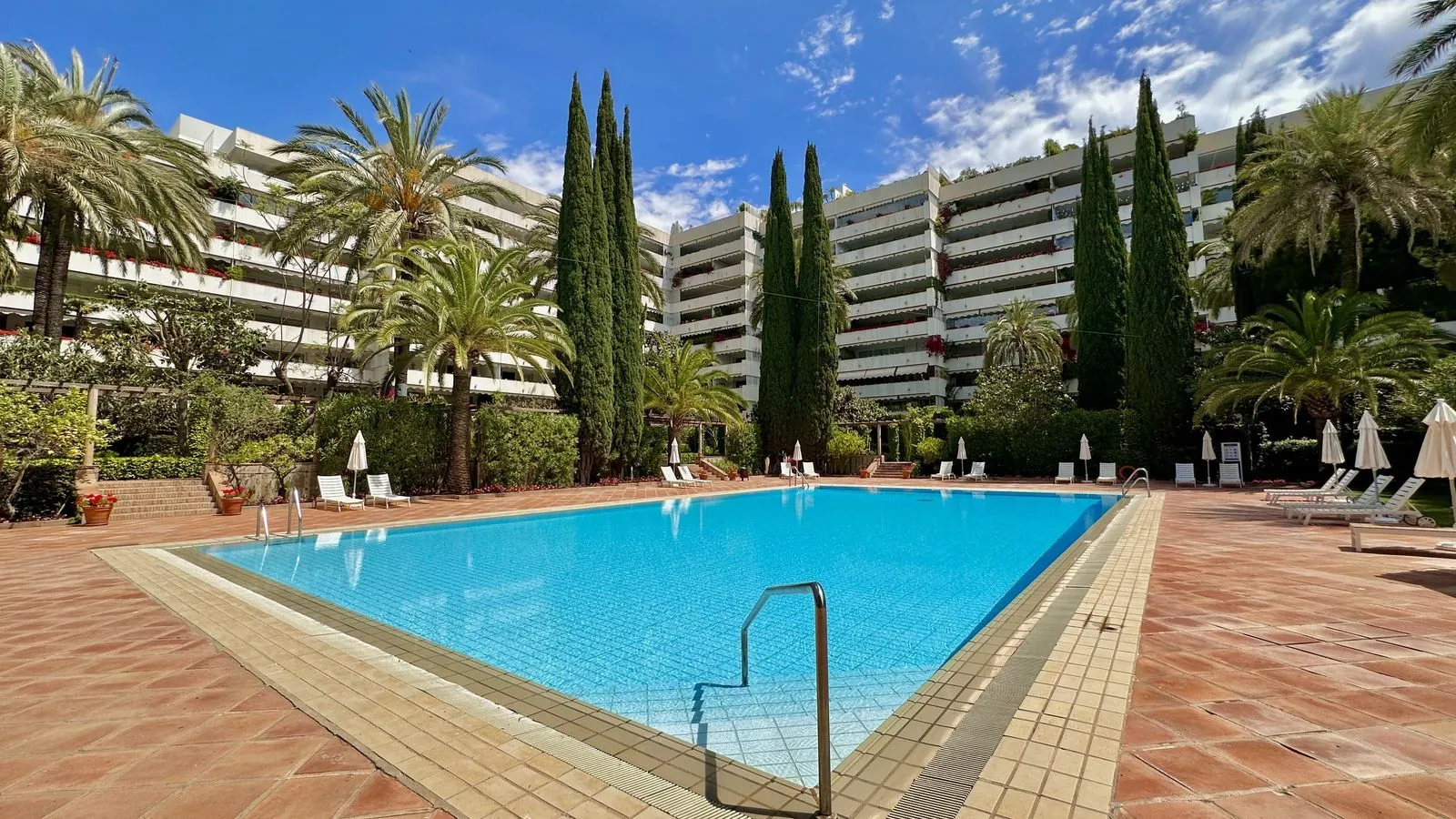 Middle Floor Apartment – The Golden Mile