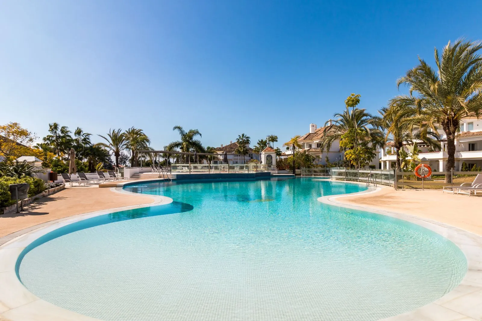 Middle Floor Apartment – The Golden Mile