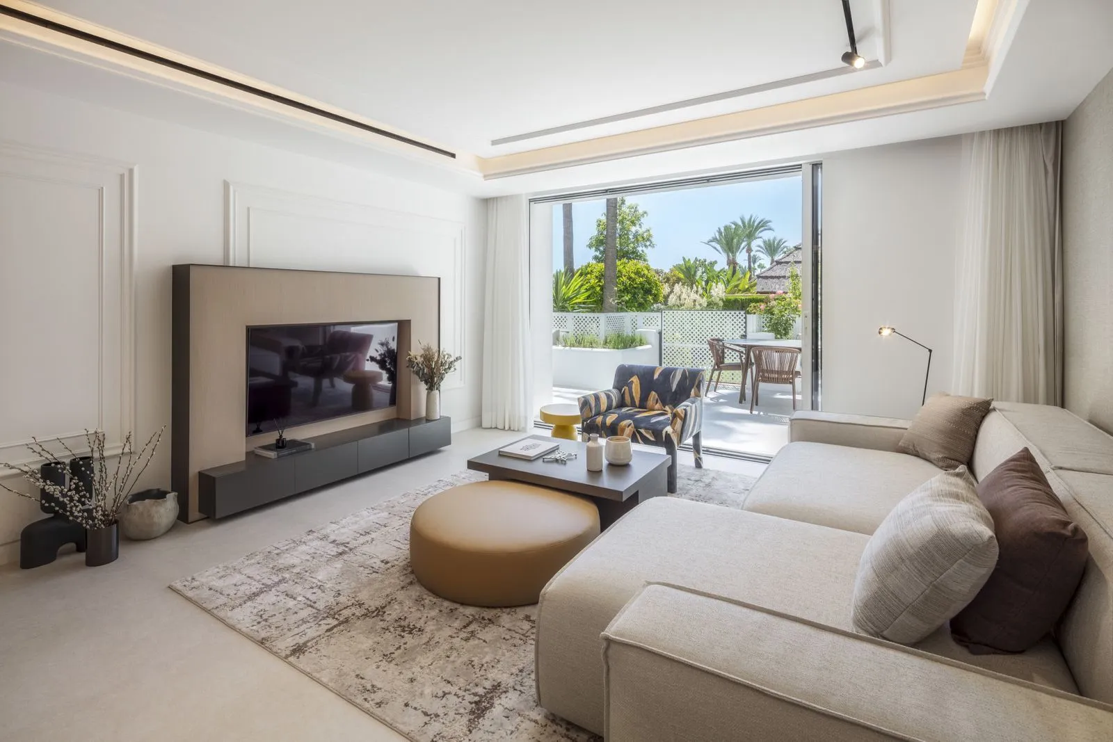 Middle Floor Apartment – The Golden Mile