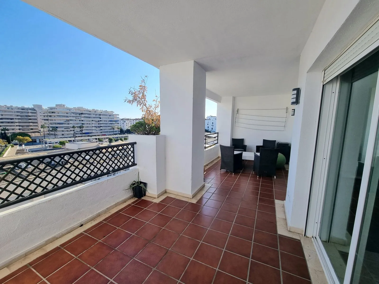 Middle Floor Apartment – Puerto Banús