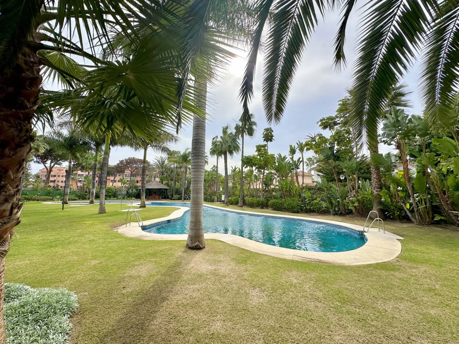 Middle Floor Apartment – Puerto Banús