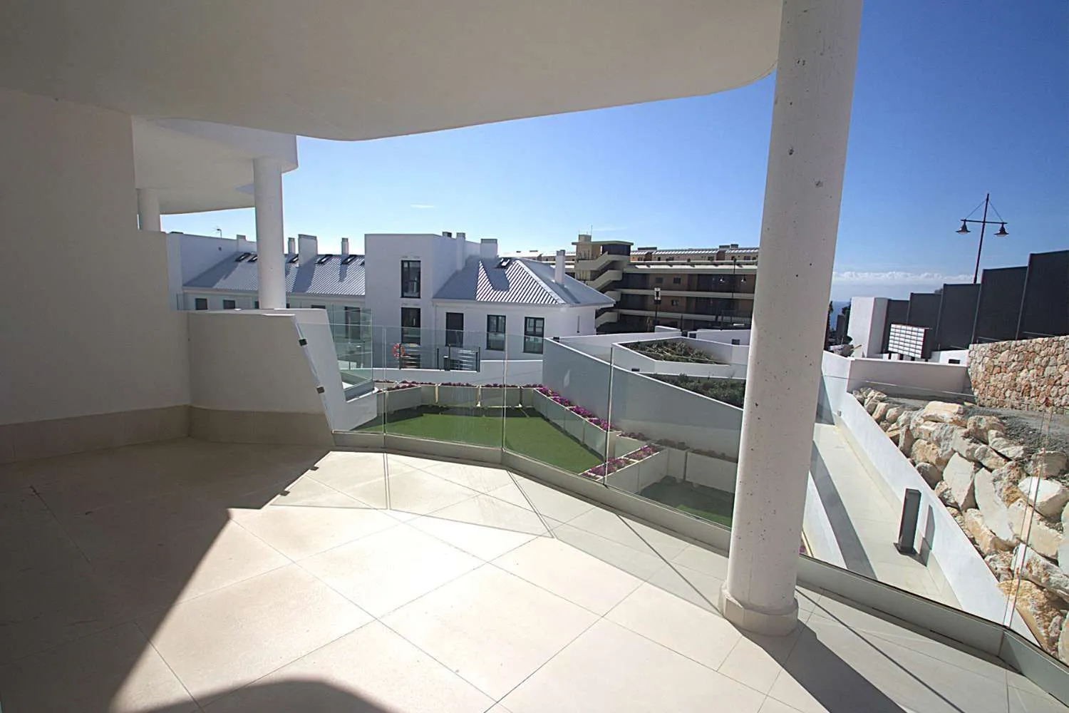 Middle Floor Apartment