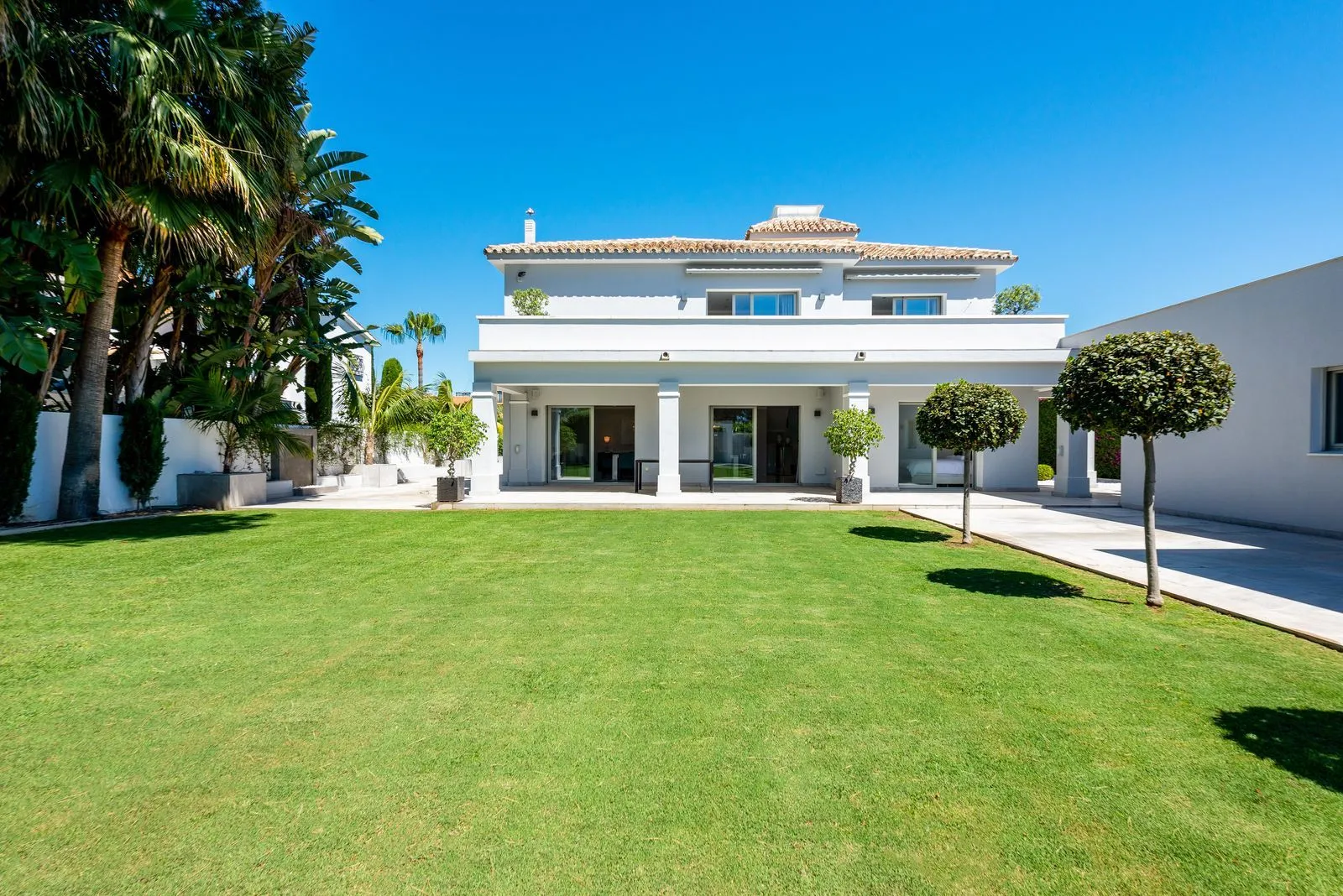 Detached Villa – El Paraiso