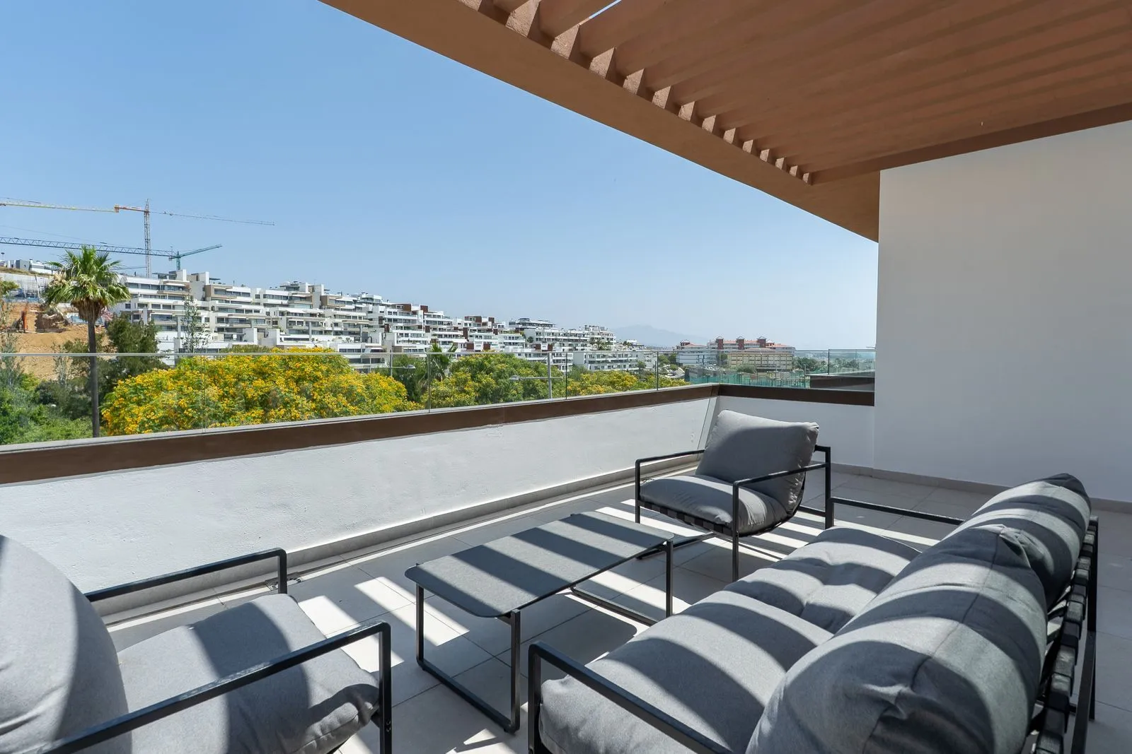 Middle Floor Apartment