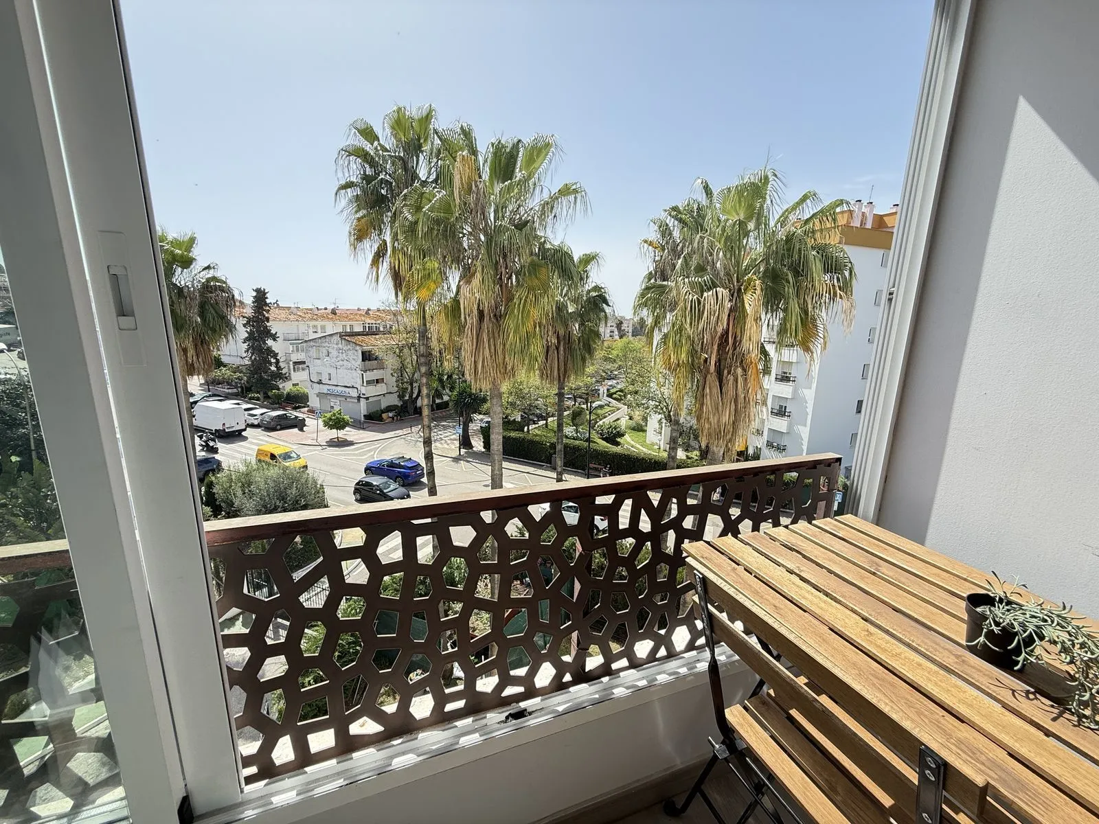 Middle Floor Apartment