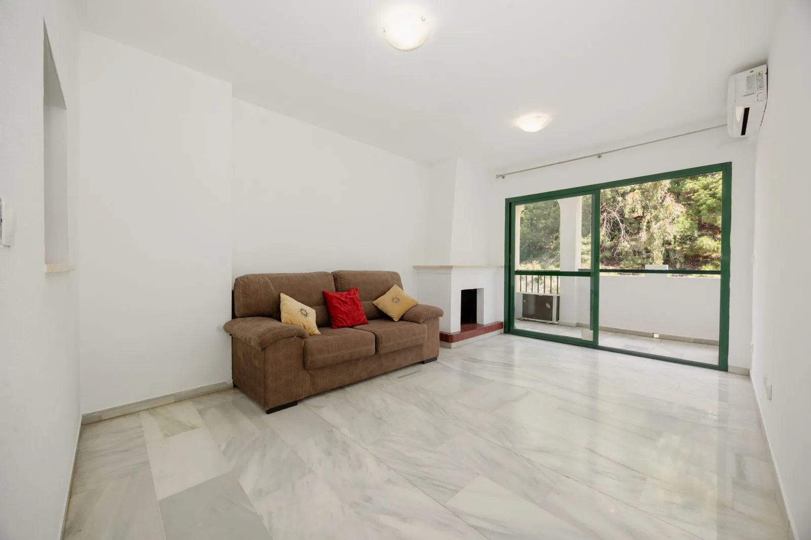 Middle Floor Apartment