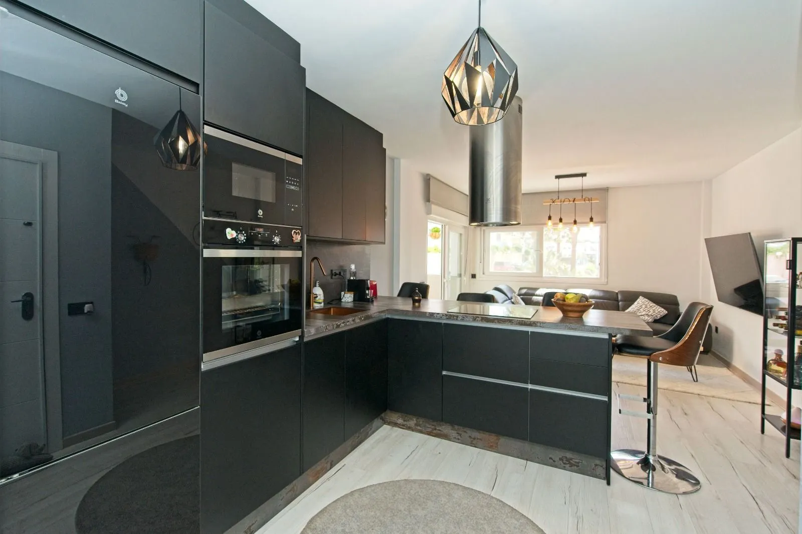 Middle Floor Apartment