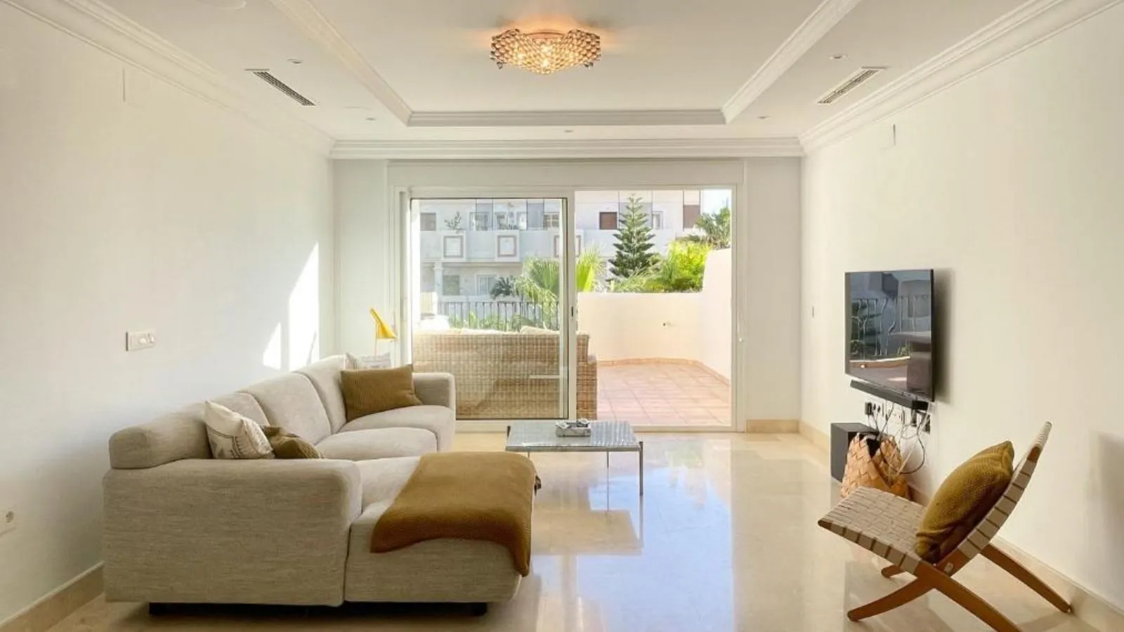 Middle Floor Apartment – Aloha