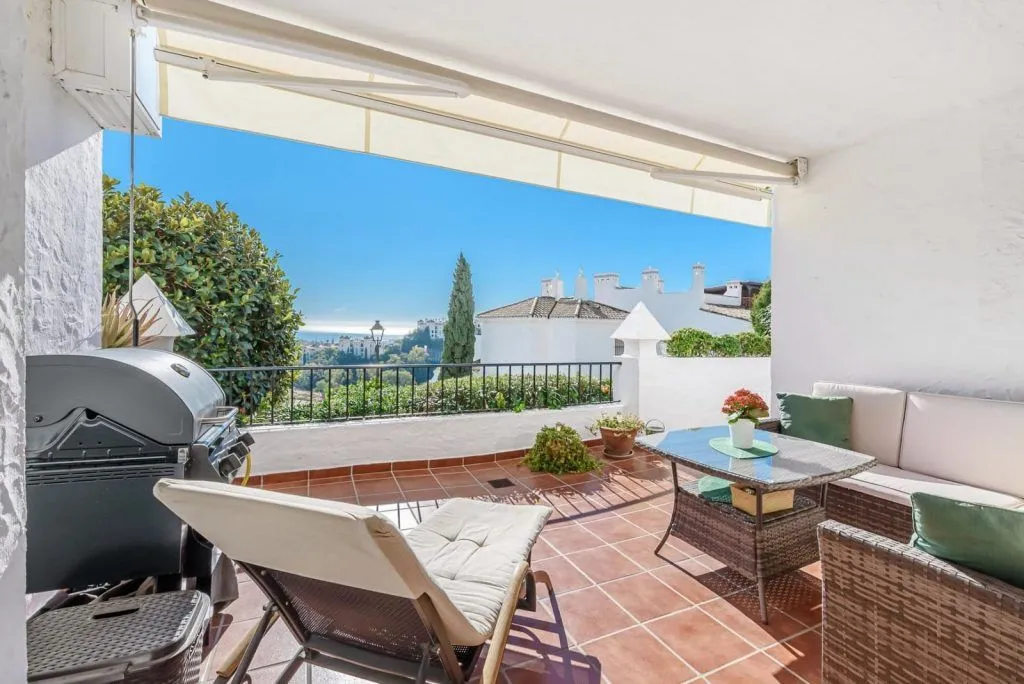 Middle Floor Apartment