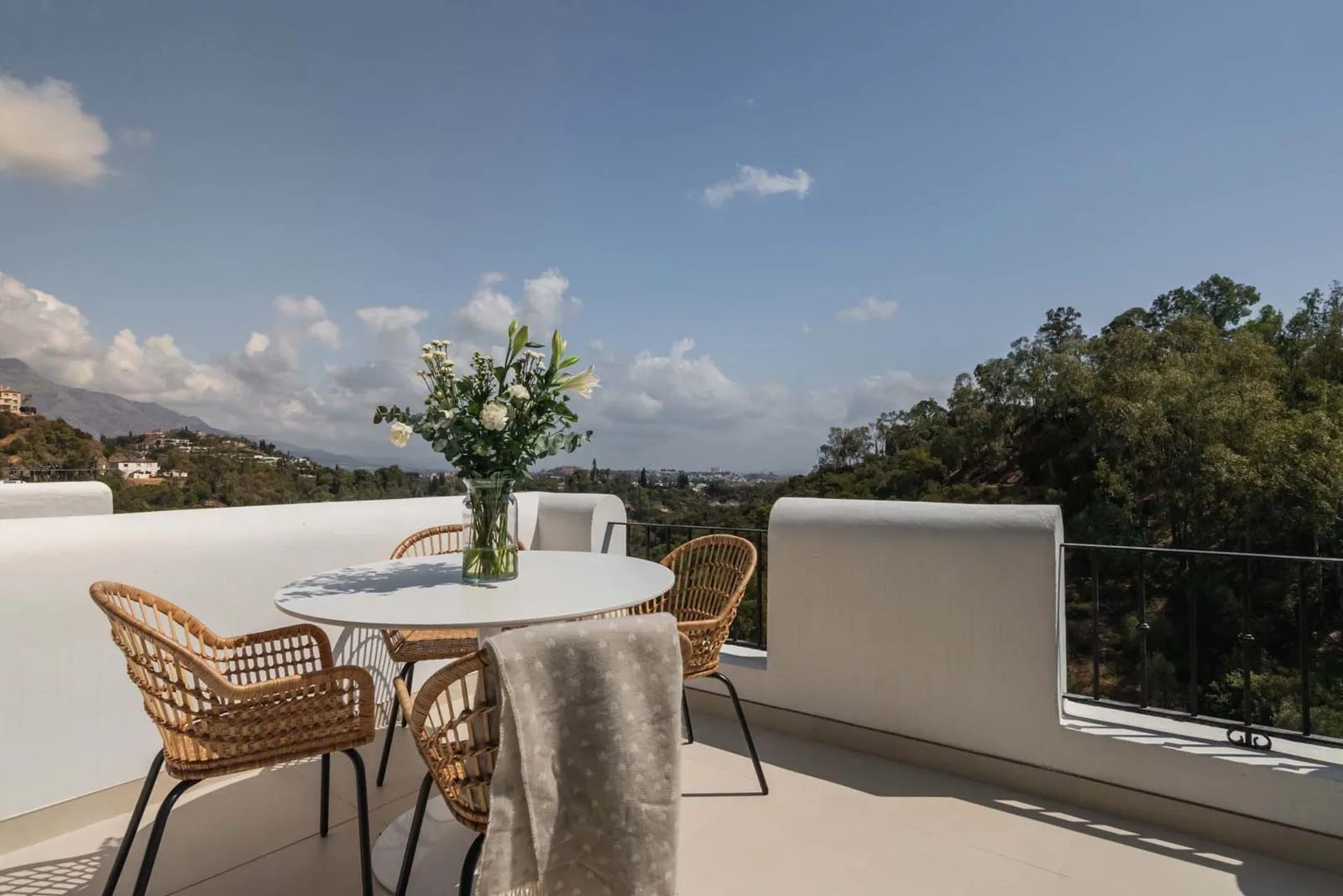 Middle Floor Apartment – Benahavís