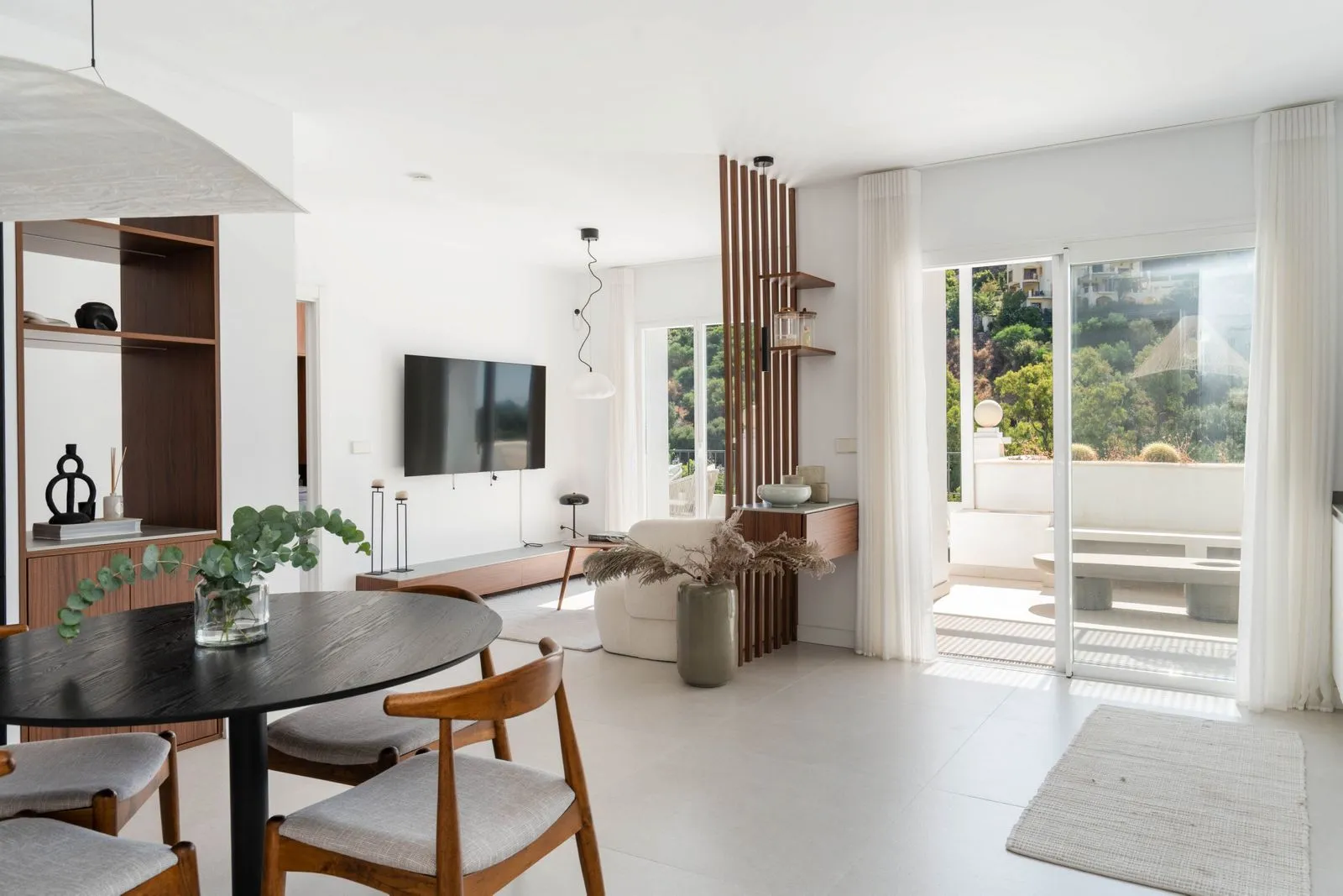 Middle Floor Apartment