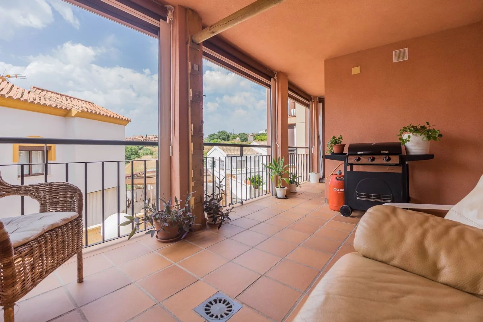 Middle Floor Apartment