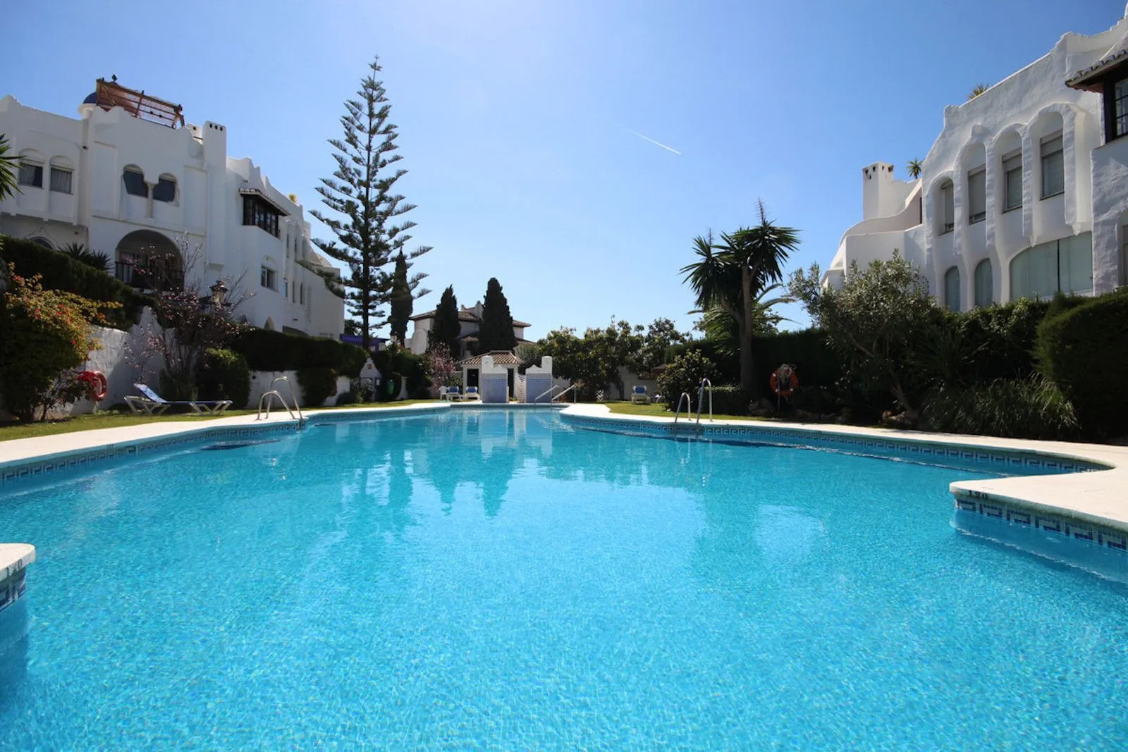 Middle Floor Apartment – Calahonda
