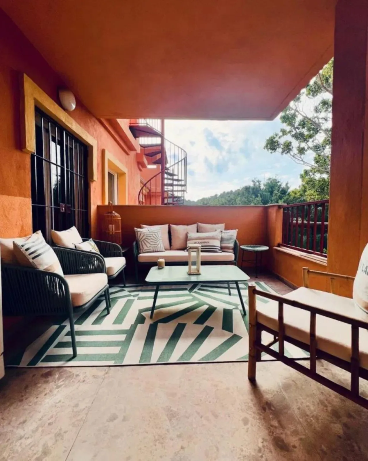 Middle Floor Apartment