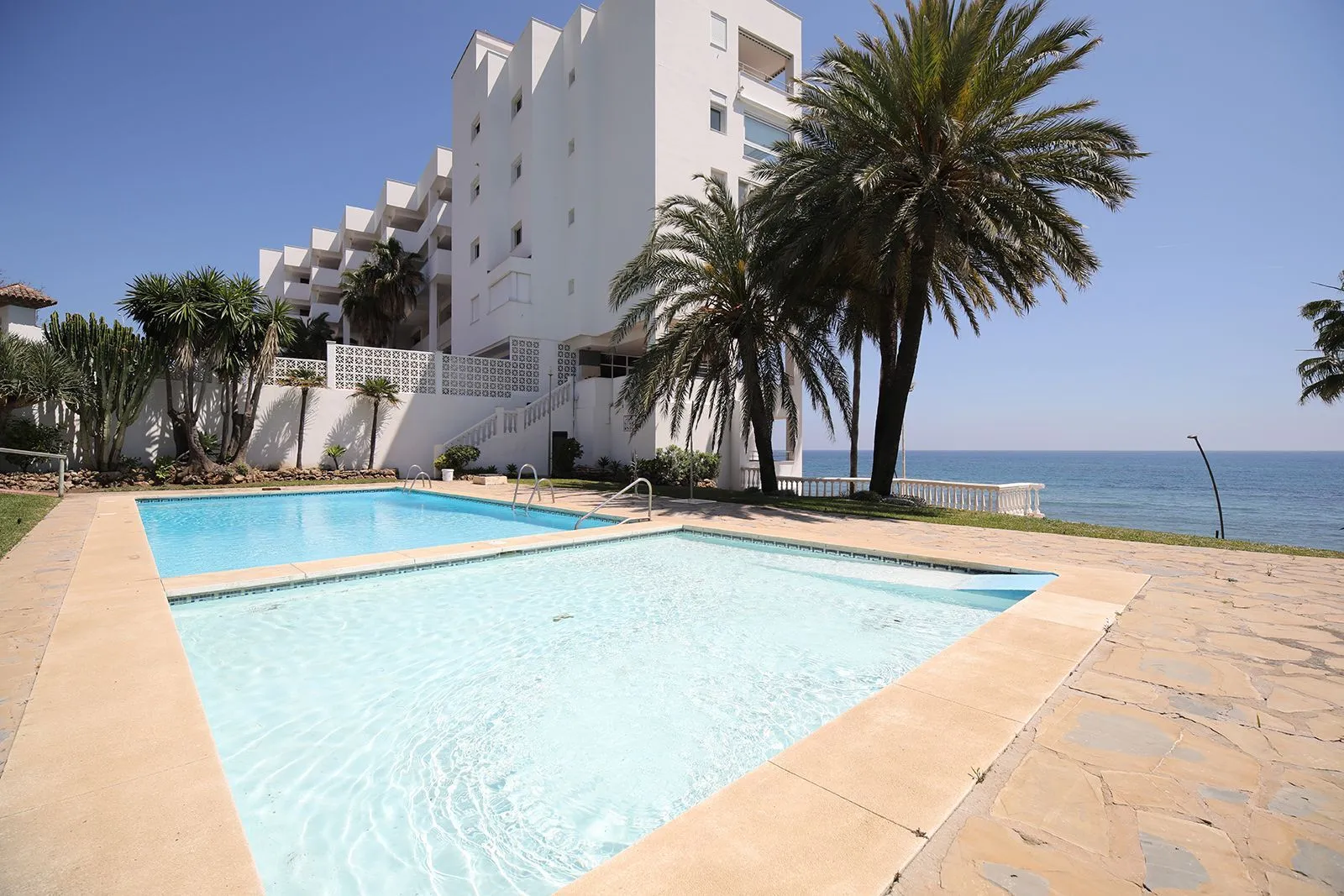 Middle Floor Apartment – Estepona