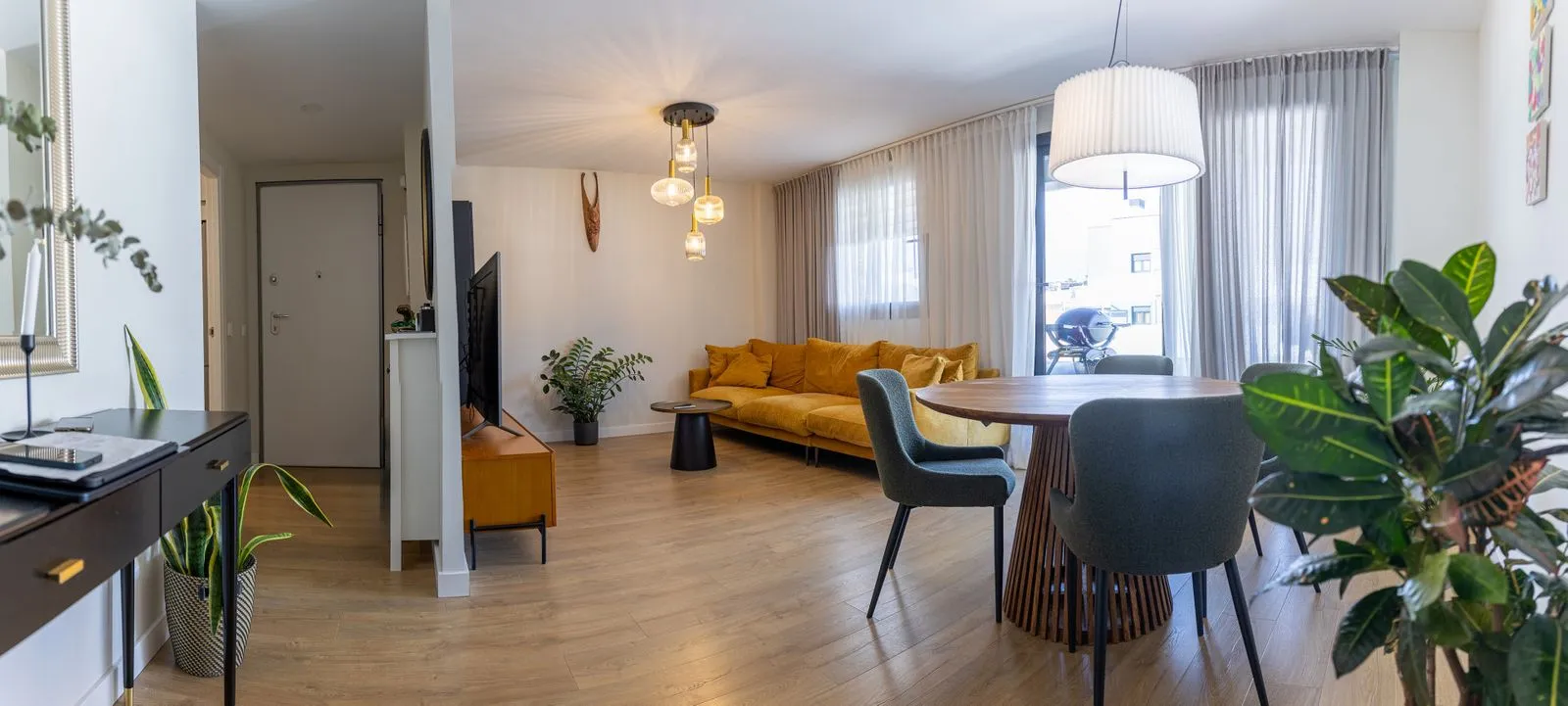 Middle Floor Apartment