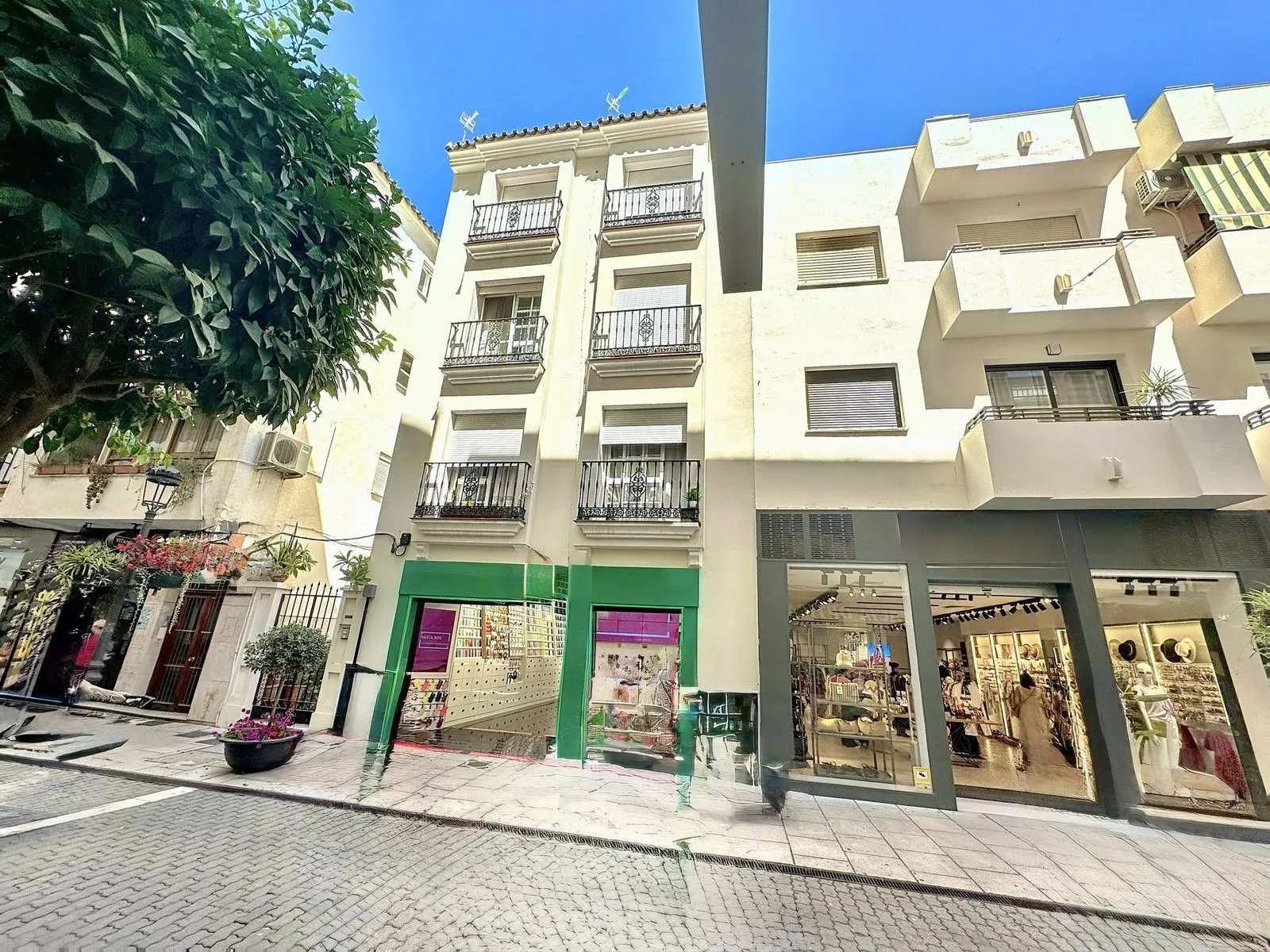 Middle Floor Apartment