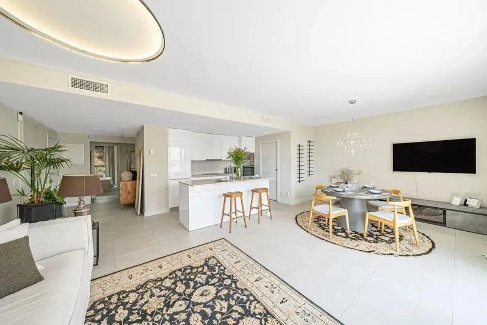 Middle Floor Apartment