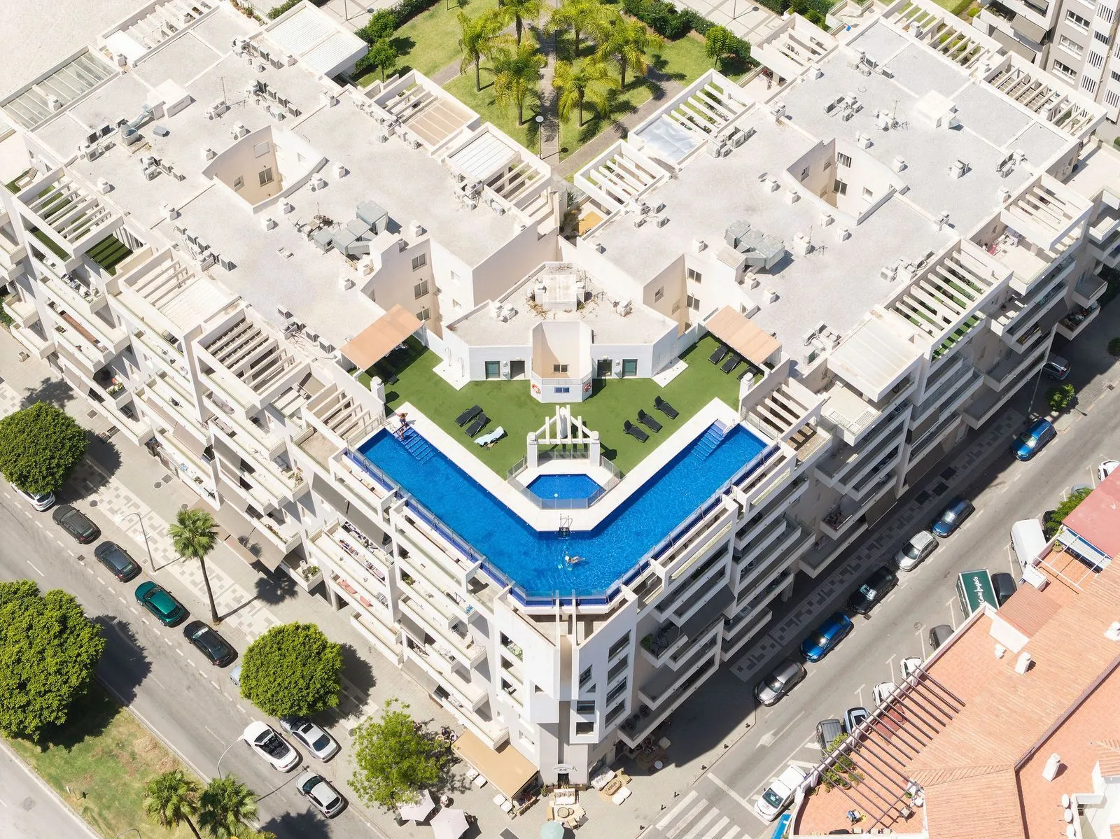 Middle Floor Apartment – La Campana