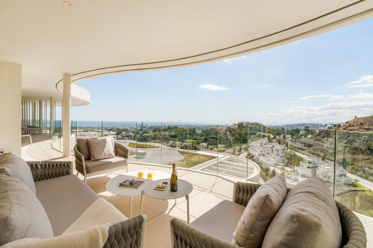 Middle Floor Apartment – La Quinta