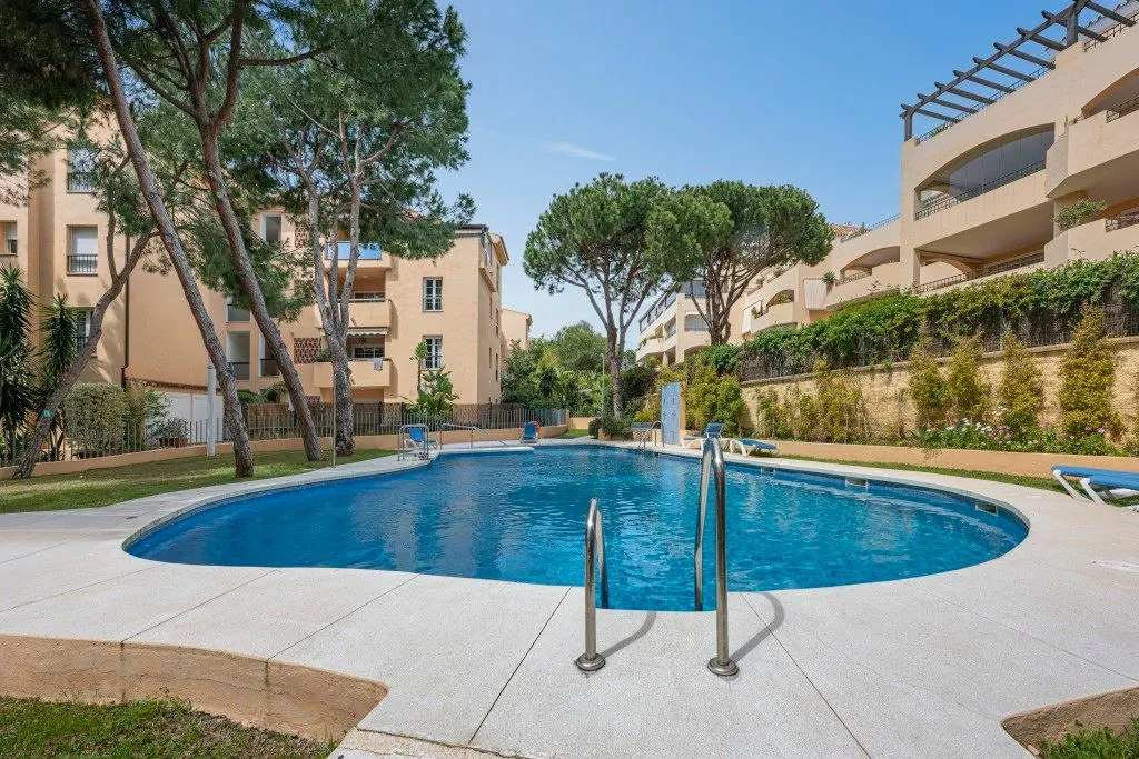Middle Floor Apartment