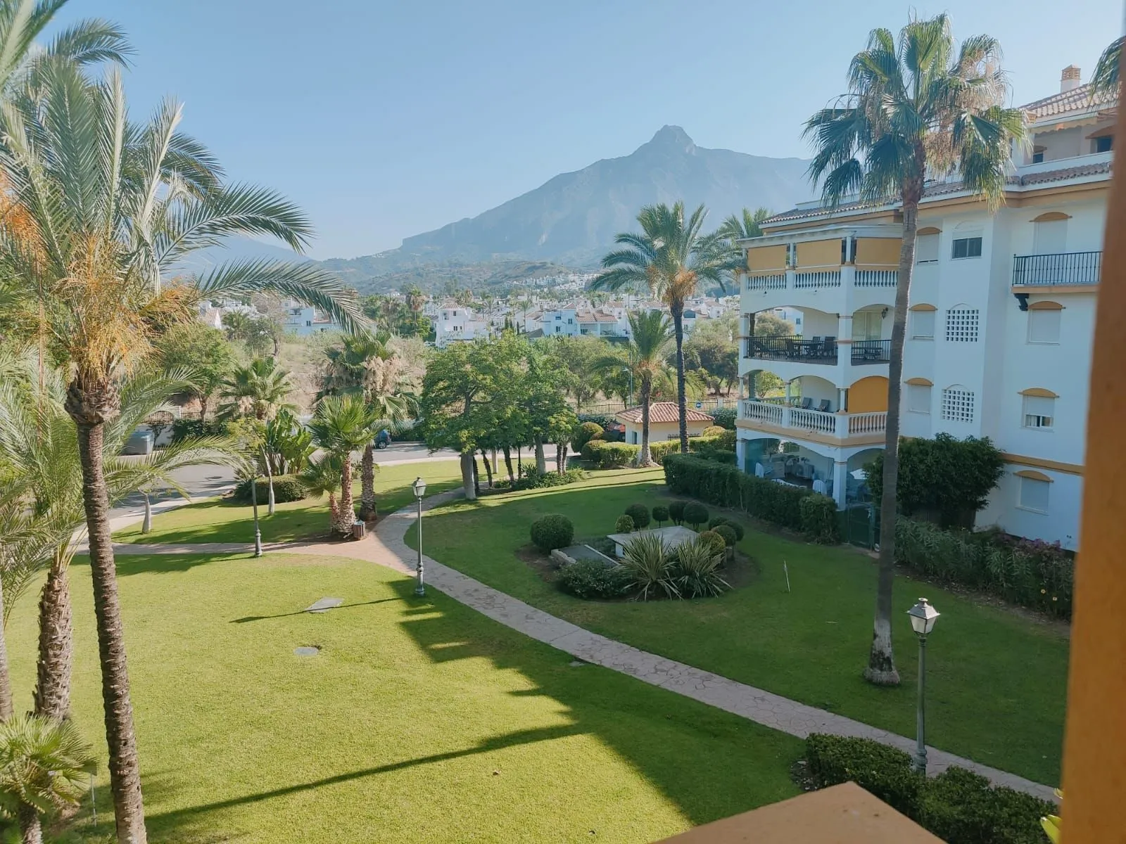 Middle Floor Apartment – Marbella