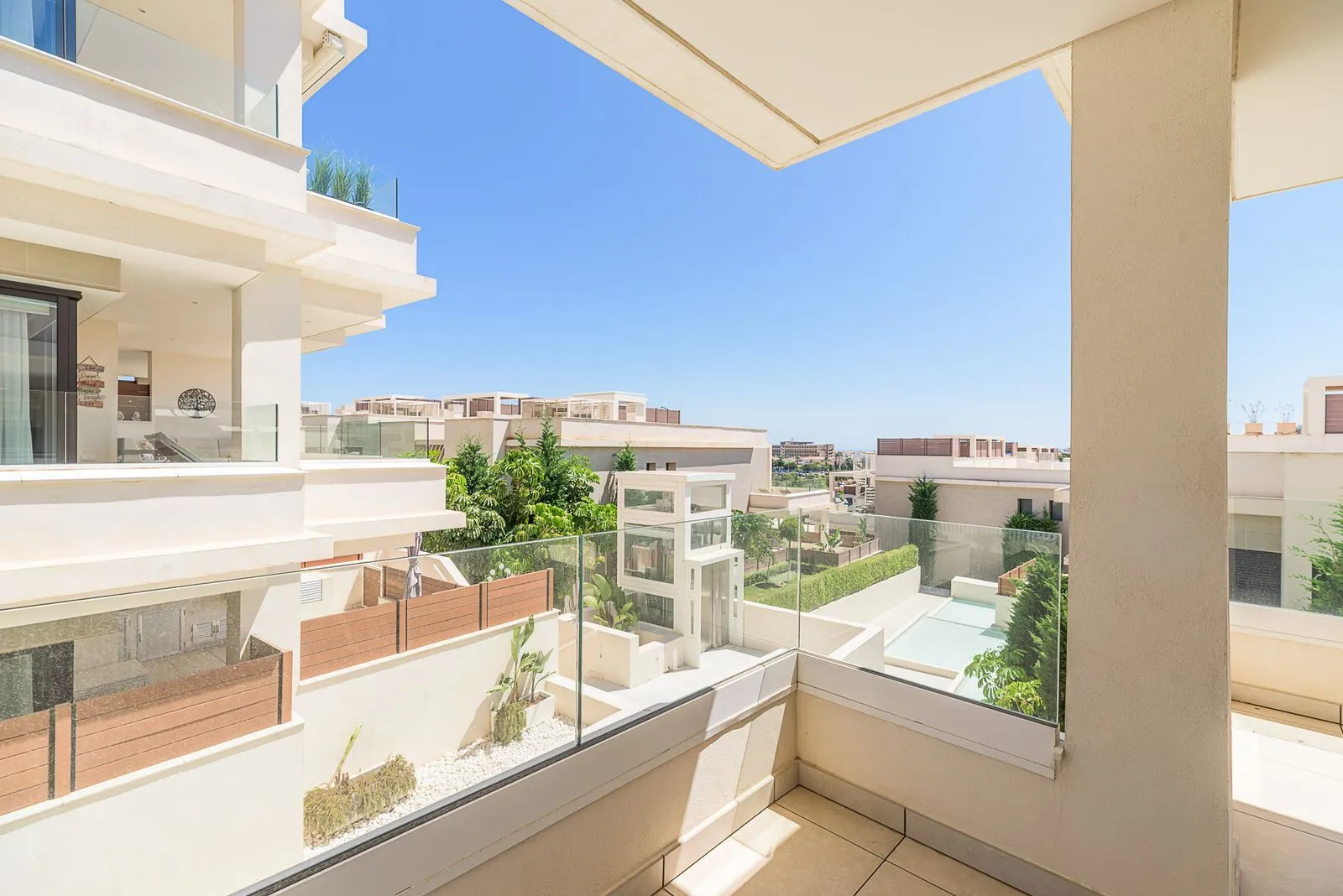 Middle Floor Apartment