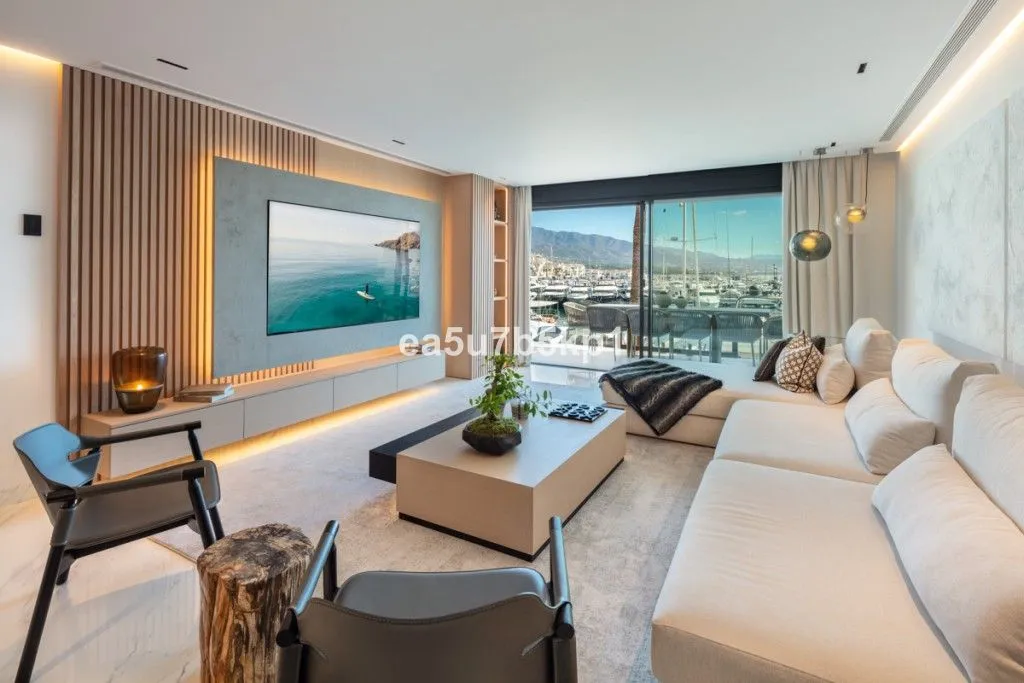 Middle Floor Apartment