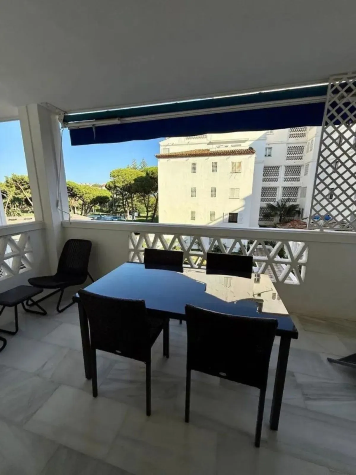 Middle Floor Apartment