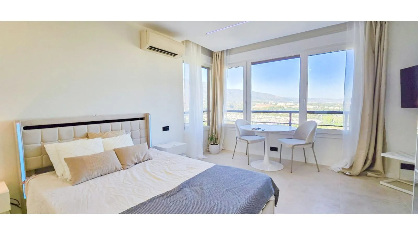 Top Floor Apartment – Nueva Andalucía